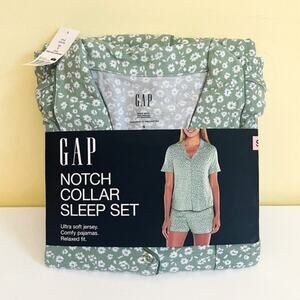 NWT GAP Notch Collar Pajamas Short Sleeve Shirt Shorts Loungewear, Size Small